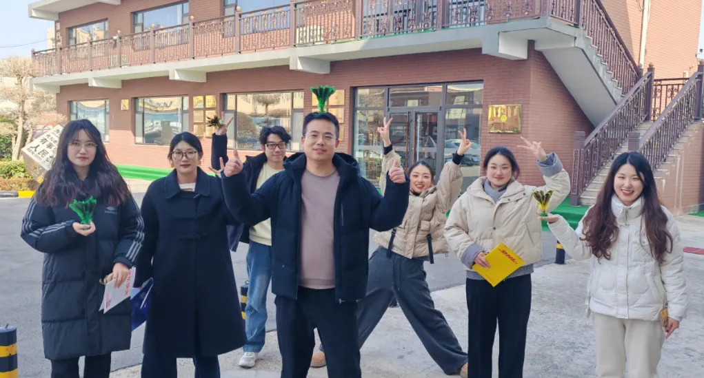 Bazkaltzeko atsedenaldi laburrak Bulegoa dinamizatzen du Shuttlecock Fun-ekin