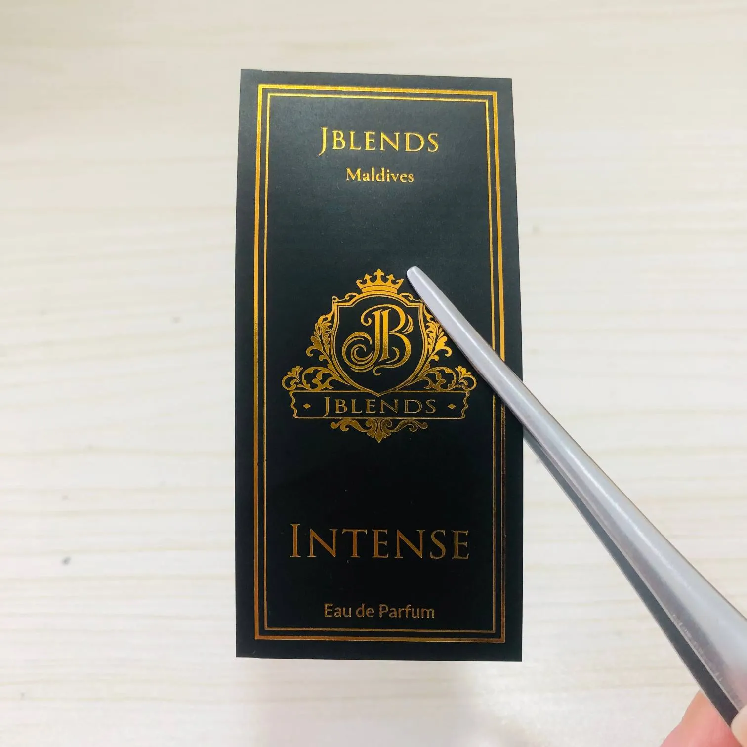 Zergatik aukeratu behar dituzu zure luxuzko produktuetarako zigilu beroko perfume-etiketak