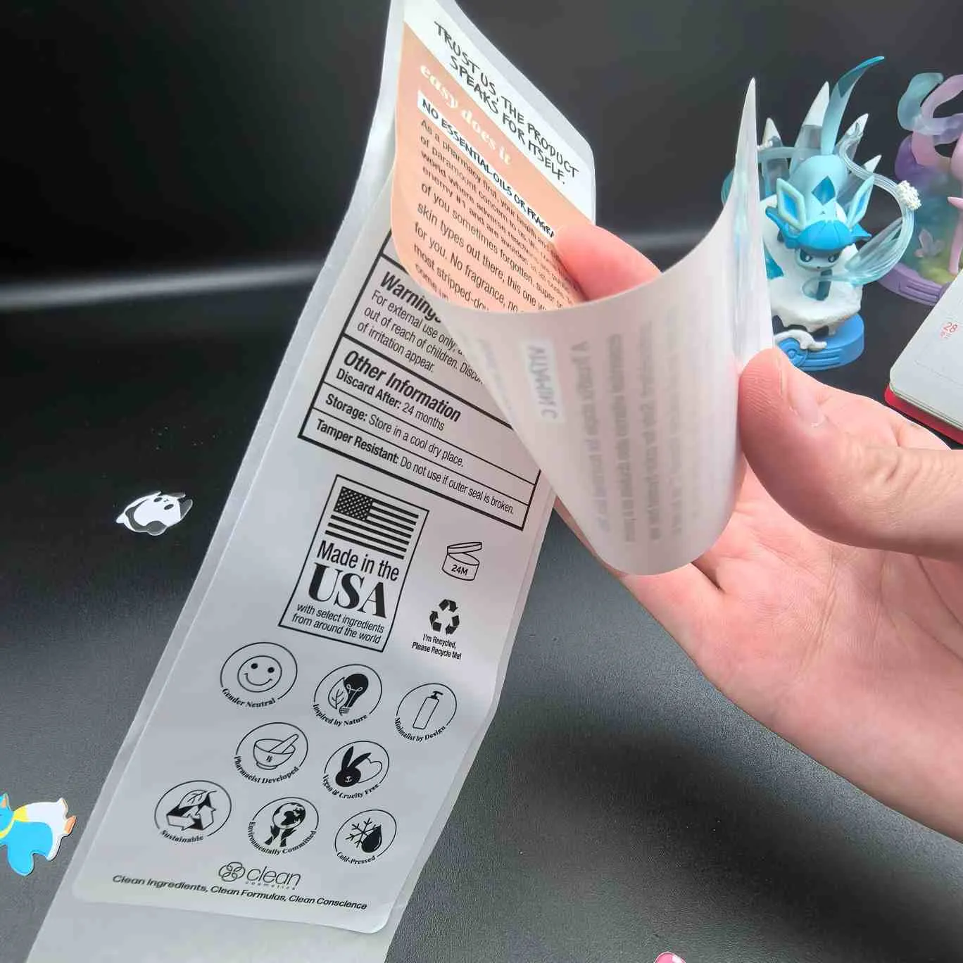 Etiketa kosmetikoetarako geruza anitzekoa